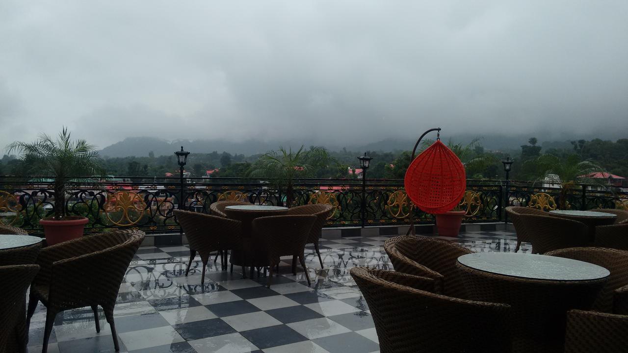 Rs Sarovar Portico Pālampur Kültér fotó