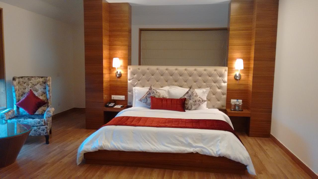 Rs Sarovar Portico Pālampur Kültér fotó